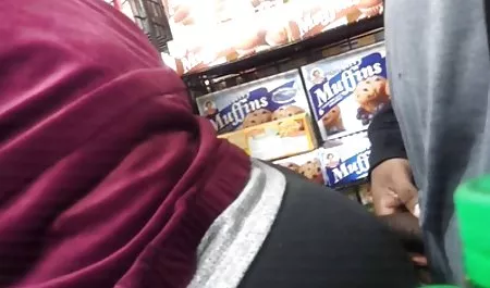 Chica con el pelo negro chichonas naturales xxx chupar la polla y masturbarse, llenando la boca con esperma