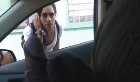 MILF en pantimedias frota la polla oso sexo anal delante mujeres jovenes chichonas de la cámara amateur