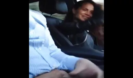 El chichonas reales niño con el gran culo cabalgando una polla enorme con los condones