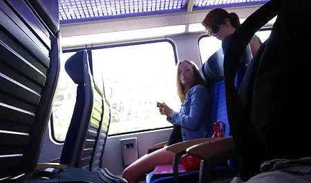 Morena con culo grande trazos de su afeitado sombrero de los dedos estimular chichonas jovenes la expansión de vino