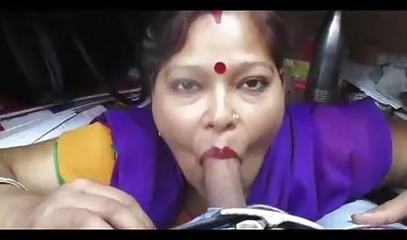 Coqueta MILF mujeres chichonas y buenas yoga sexo con el chico.