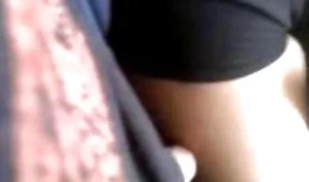 Una joven mujer negra de equitación grande tetas después de las mas chichonas y culonas la mamada sexo