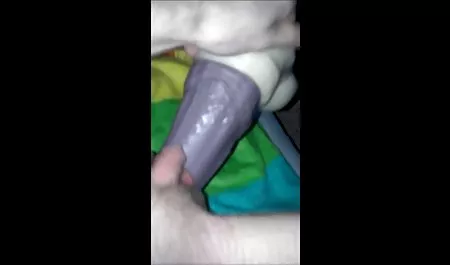 Morena chica con un gran corazón tira hacia abajo de su ropa interior posando delante de la vebkameroy videos chichonas gratis