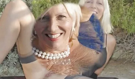 La Estrella de Phoenix Marie folla a una chica joven chichonas con pezones grandes a la construcción de Roma II
