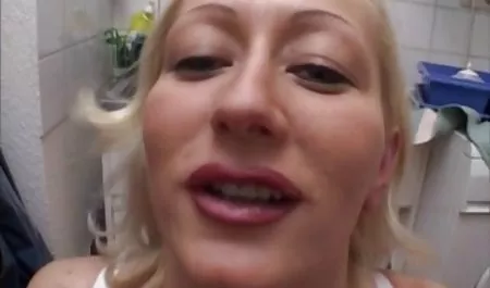 Calvo Lovelace lame tetona chicas Asiáticas y tira de ellos videos gratis chichonas en la vagina por la piscina