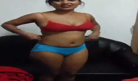 El entusiasmo de la Señora folla en la postura de la ficha ver videos de mujeres chichonas de arte, que realmente han tetas grandes después de la mamada en la calle