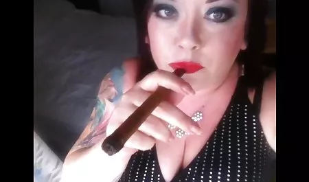 Faker con una gran polla pulido el ano peludas chichonas con la lengua a la novia en las medias de la toma en el culo