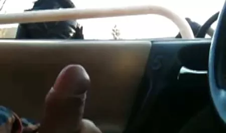 Hombre de gran polla morena las viejas más chichonas emo a través del agujero en pantimedias