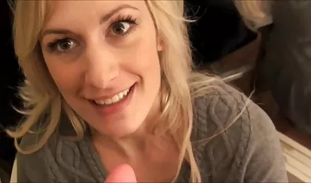 Rubia con gran culo está ocupado con la hembra masturbación con juguetes video xxx chichonas sexuales