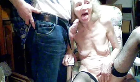 En la mañana chica Asiática se inicia caliente solo con un vibrador en una chichonas poblanas silla