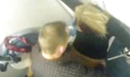 Joven mujer Asiática Confiar en un hombre que tuvo relaciones mujeres bien chichonas sexuales agudo de la cámara es