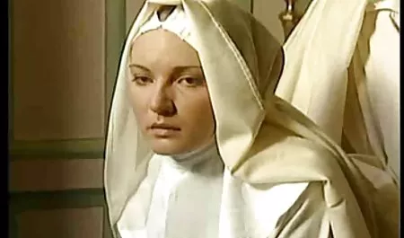 Rubia amor mujeres chichonas desnudas a mirar hacia adelante un par de momentos