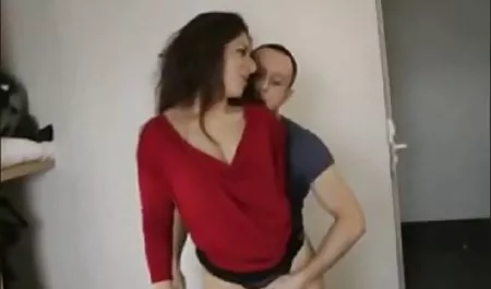 Hermosa chica masturbándose con un consolador en chichonas xxx gratis diferentes poses en la cocina, pronunciando una sensacional comprar