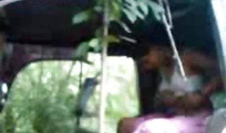 Estudiante con enormes mujeres chichonas y culonas xxx tetas, un hombre de la Garganta Profunda y bebidas de su esperma