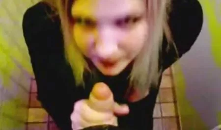 Chica caliente esperando el viejas chichonas cogiendo momento dulce pies de ancho
