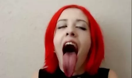 Rubia con grandes tetas se masturba con juguetes videos pornos mujeres chichonas sexuales en la casa de campo para la caza de pantalones