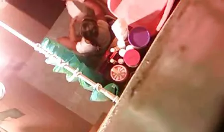 Afeitado pollas rodean mujeres desnudas culonas y chichonas a una joven actriz y el nivel de su cara.