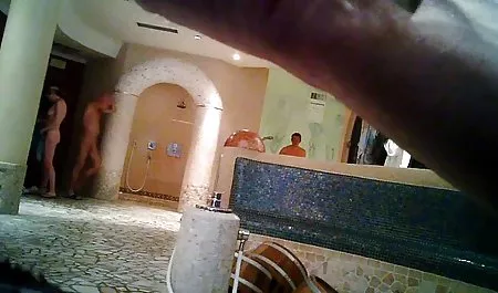 La chichonas en lenceria pareja invitó al joven rubia con pechos pequeños para sexo en trio