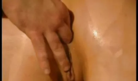 Completo de la madre con grandes tetas viejas desnudas chichonas naturales se lleva profunda mamada antes de tener relaciones sexuales
