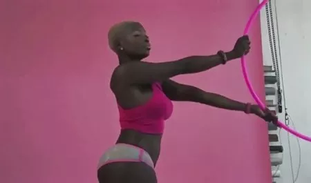 Negro con grandes tetas follando polla caballero chichonas cogelonas blanco alternativamente