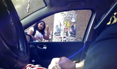Sexy rubia con tetas grandes en las medias le gusta follar por chichonas calientes dinero