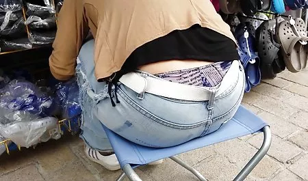 Una chichonas cogiendo joven pareja hace el amor bueno, en el patio, cobertizo. excelente