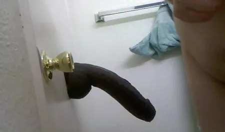 Glamorosa chica organizó una sexy solo en blanco bragas chichonas en casa de encaje y digitación coño
