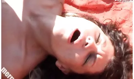 Chica japonesa en bragas se ve muy fuerte y quiere tener sexo, no chichonas mexicanas videos sólo tirón de la brecha de