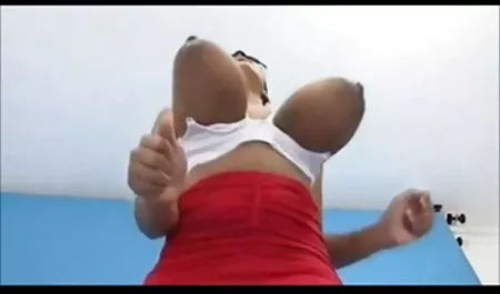 Morena juguetona con gran mujeres piernudas y chichonas culo anal sexo que quiere y lo consigue
