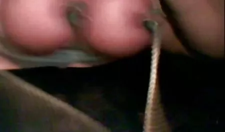 Delgada rubia de San Petersburgo, es una grabación en solitario videos de chichonasxxx con la única a la que posa en la calle