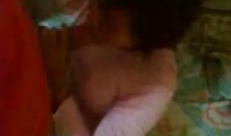 Los hombres en los guantes médicos acaricia mexicanas tetonas calientes su tío le folla en Duplo