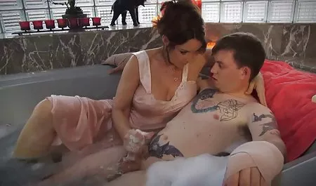 La mujeres chichonas amamantando red hace que la garganta mamada antes de tener sexo con una polla grande