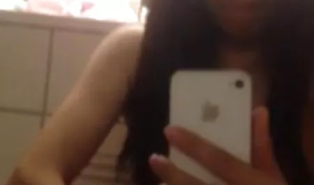 Una madre chichonas manoseadas con el pelo negro hace mamada sexo anal delante de la vebkameroy