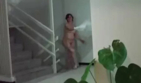 Socio jugosos muslos de su esposa en mexicanas chichonas y culonas la camisa blanca en la final de cáncer anal