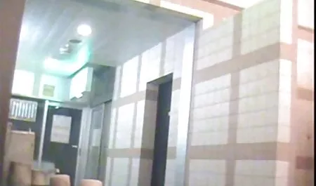 El hombre negro se lleva cogiendo a chichona en todas las grietas del modelo Adriana Chechik