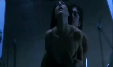 Chica Servicio de chupar la polla, hace fisting anal follando con mujeres hermosas y chichonas hombre brutal