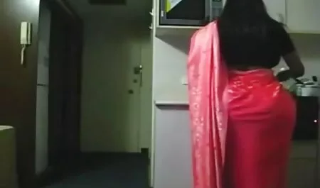 Hombres musculosos realización de grandes sexo gratis chichonas troncos y las personas delgadas en cobardes, parada en el rotiki