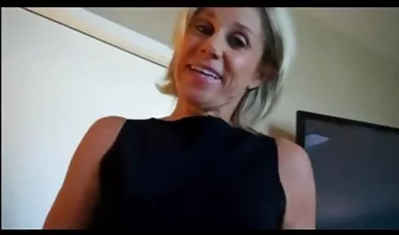 Con grandes tetas de chichonas naturales gritar durante el sexo anal