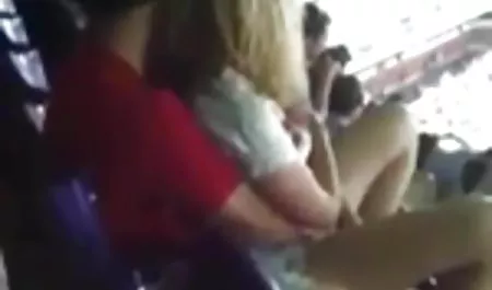 Casero solo Chicas en medias de nylon en videos xxx chichonas gratis la parte frontal de la cámara amateur en el suelo