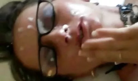 Una chica en el chicas de secundaria chichonas sitio de Great Dane estilo