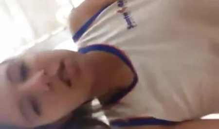 American porno de la modelo Jazmín de verano después de una agradable conversación en la sala de culonas y chichonas calientes estar