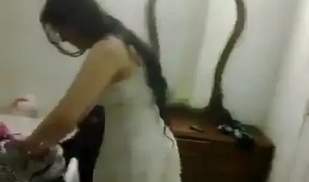 Brutal el adolecentes chichonas xxx fisting mujer, sorprendido por la aparición en la cama.