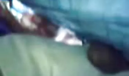 Ama de llaves con una pasión para trabajar más sin chichonas tocandose condón