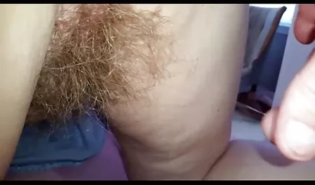 Corto puta, doblar la pierna detrás mujeres mexicanas tetonas de la cabeza en el coño afeitado de plomería