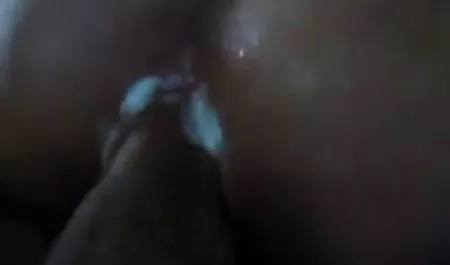 Joven rubia en lencería dos mujeres chichonas negra hace una mamada, desnuda mi señora