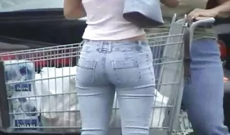 La moda Casual con una larga xxchichonas cola y perfecto cuerpo perdido