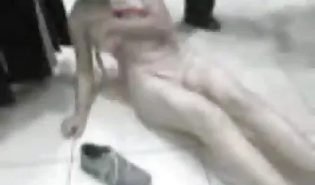 Mujer follada en una falda corta muy grande polla en primer plano en la cámara culonas y chichonas cogiendo