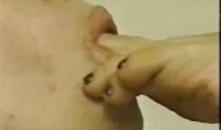 Tetona MILF con gafas hace un estimulante culo mamada antes de mujeres chichudas desnudas follar