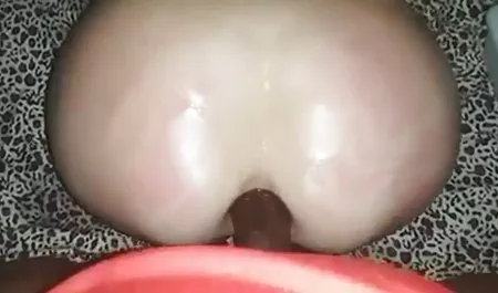 Chica joven con grandes tetas naturales y sentía las llamas mujeres chichonas teniendo sexo en nudistkom Playa