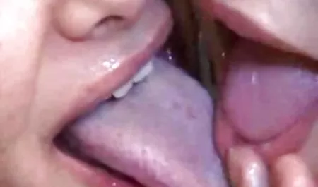 Joven mujer morena masturbación disfrutar de gran consolador en diferentes quiero ver viejas chichonas poses
